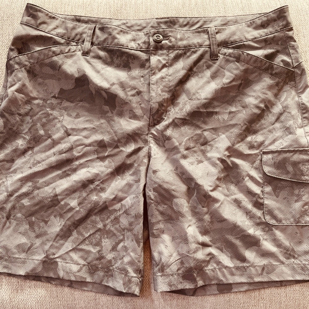 Eddie Bauer Women's Sz‎ 16 Shorts 8" Inseam Cargo Pocket Gray Camo
